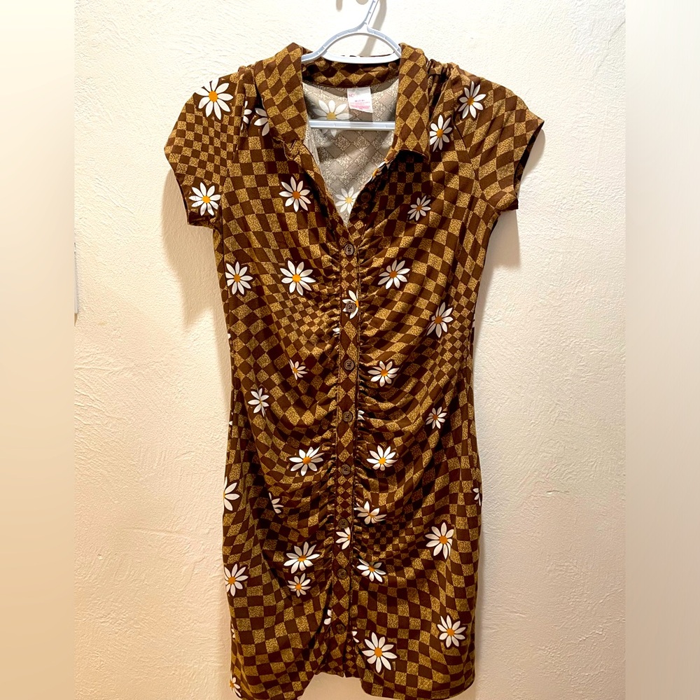 Brown Checker Dress with Daisies. East and stylish- size M